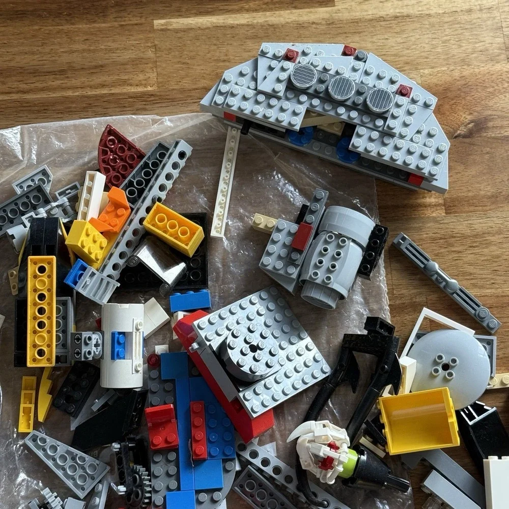 LEGO BULK LOT 7 LB+ POUND TECHNIC ATLANTIS BRICKS W HOLES STAR WARS WHEELS CRANE